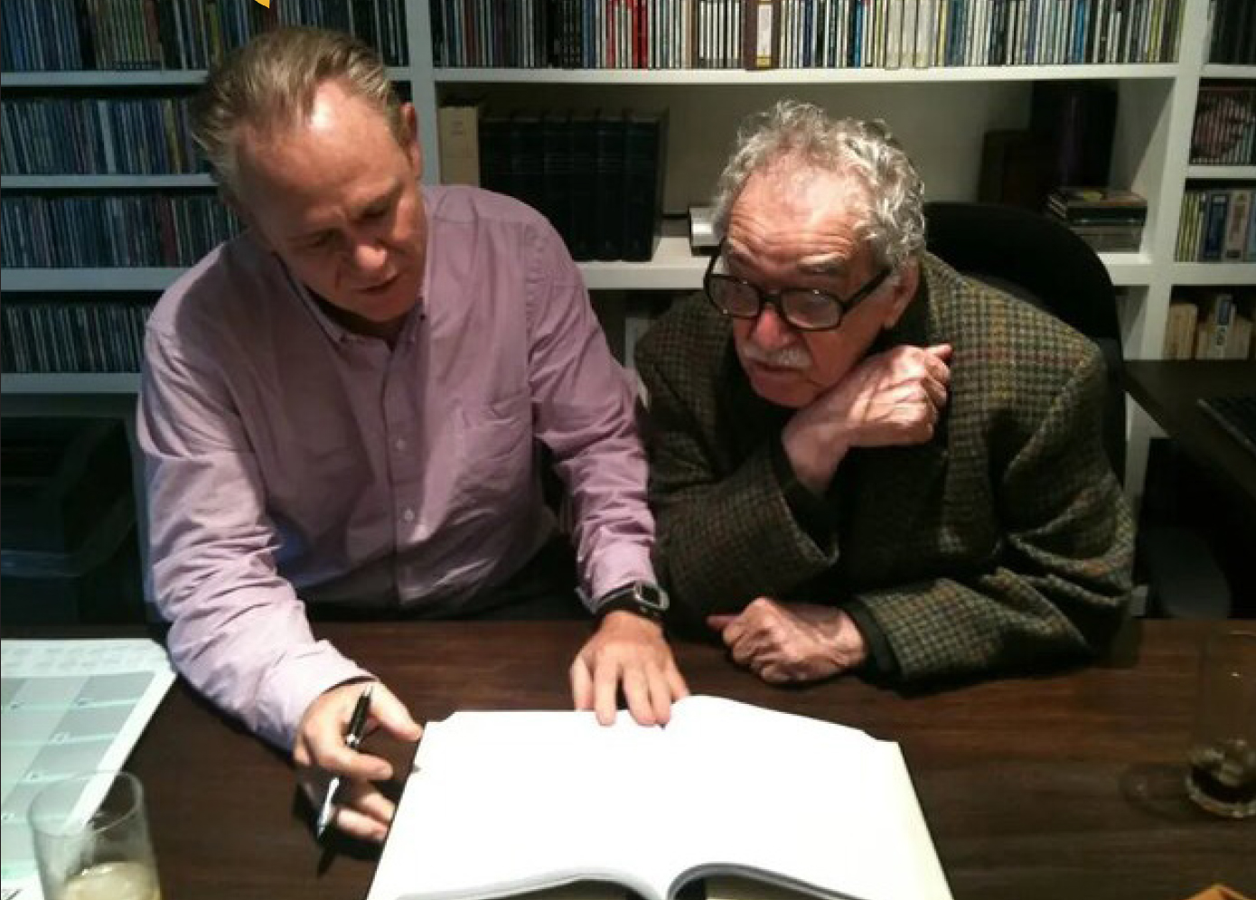 مارکز در کنار کریستوبال پرا ویراستار آثارش